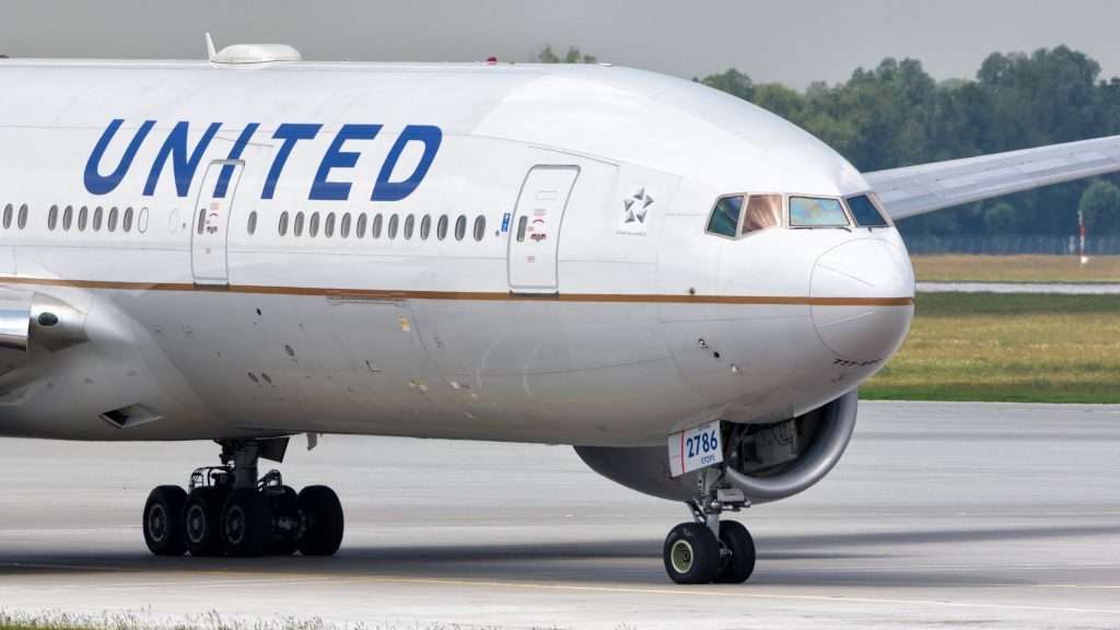 United Airlines Boeing 777-200 at Munich Airport