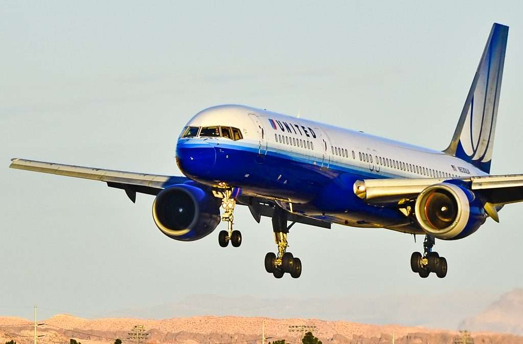 A United Airlines Boeing 757-200