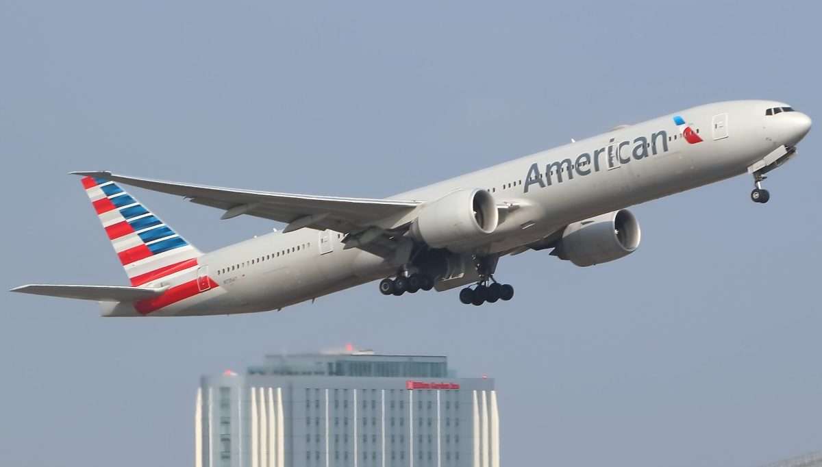 American Airlines Boeing 777 registered as N735AT