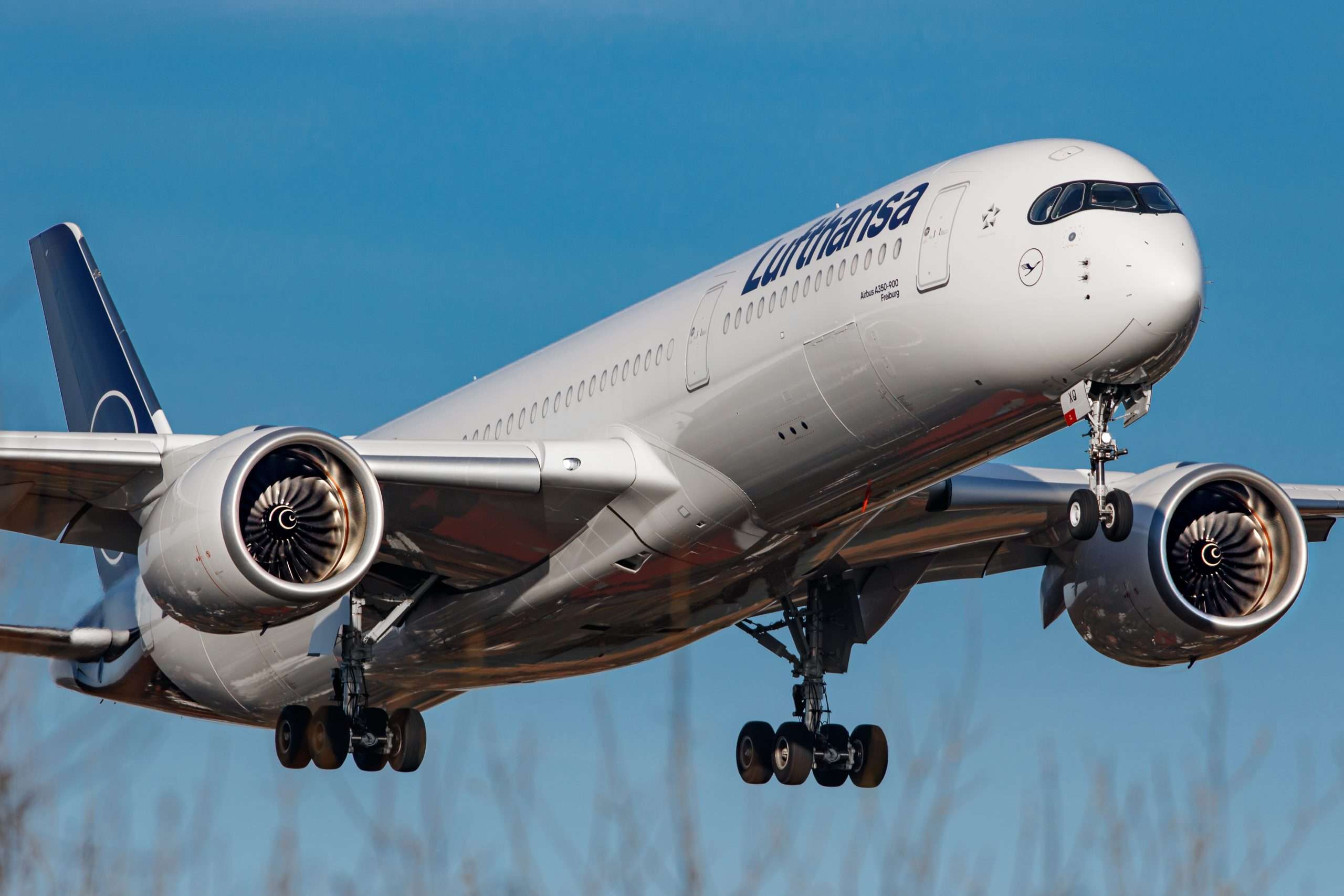 A Lufthansa Airbus A350