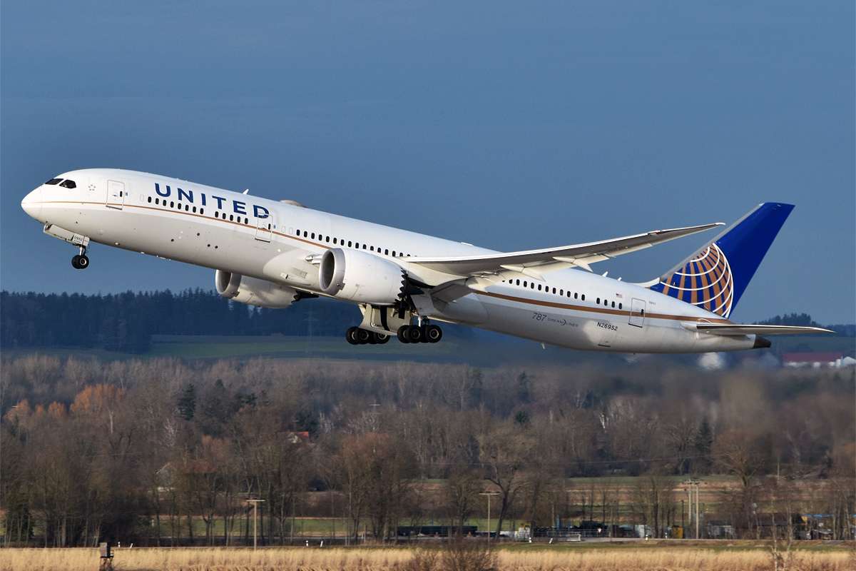 United Airlines pilots are being asked to take unpaid leave as the airline battles with delivery delays for new Boeing aircraft.