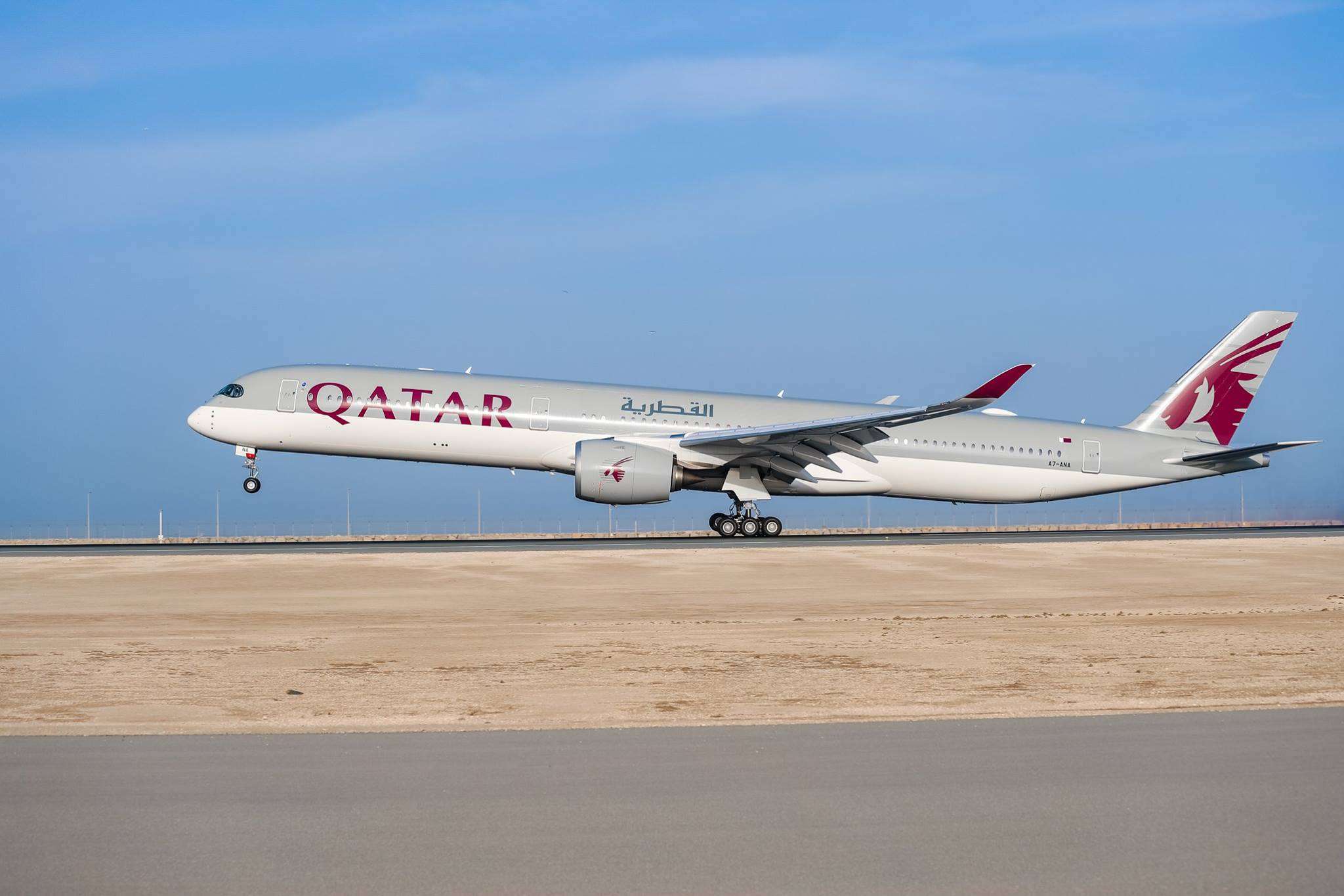 Qatar Airways says that Airbus and Boeing must do more by putting pressure on suppliers to limit aircraft delivery delays for airlines.