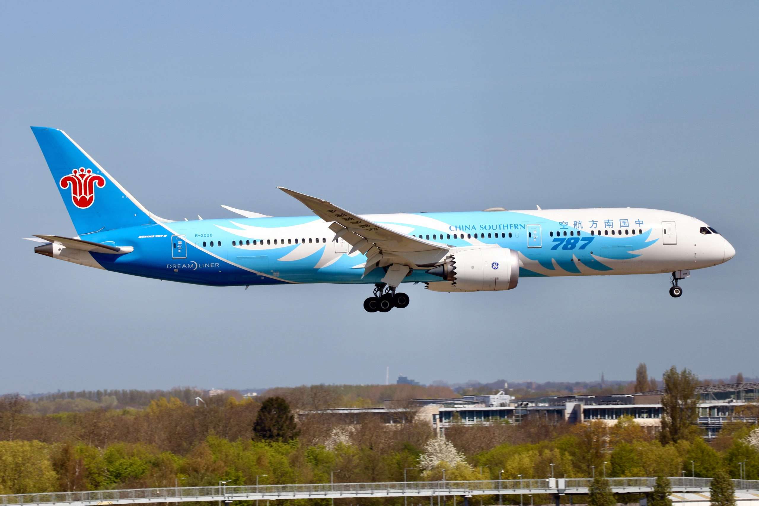China Southern will relaunch service between Guangzhou and Perth thrice weekly in November using the Boeing 787-9 Dreamliner.