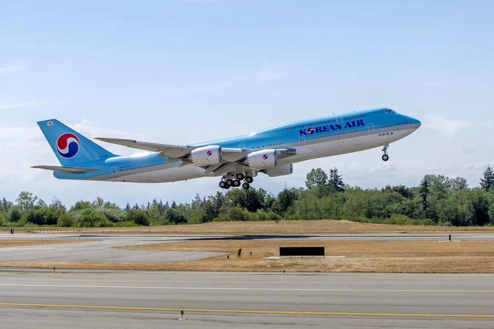 Korean Air will sell five of its Boeing 747-8 jets to help develop a successor to the Boeing E-4 Nightwatch programme.
