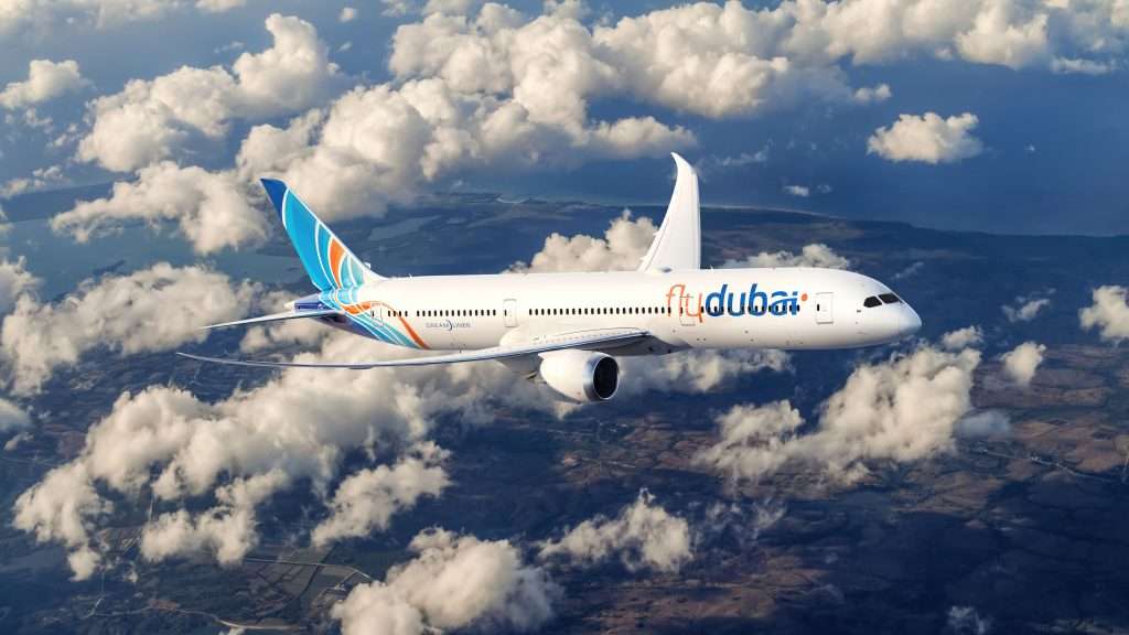 A flydubai Boeing 787 Dreamliner over Dubai - Photo: flydubai