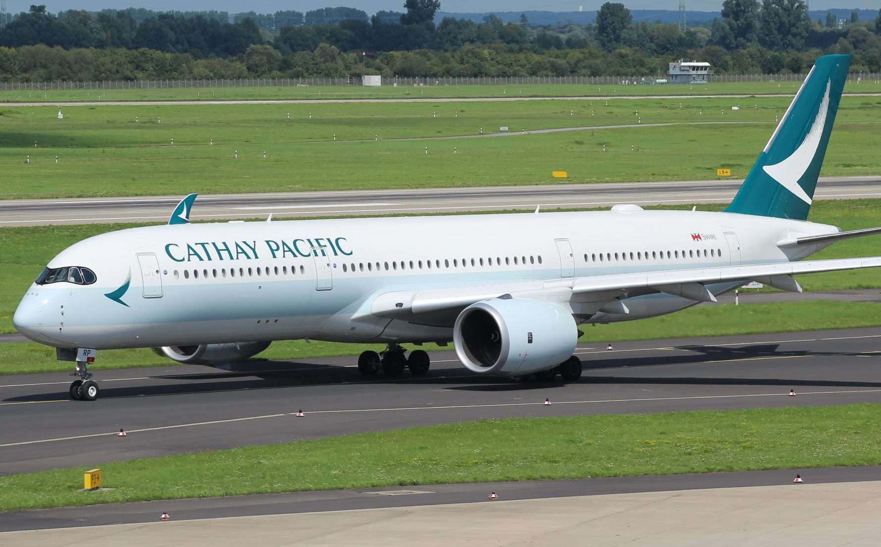 A Cathay Pacific Airbus A350-900