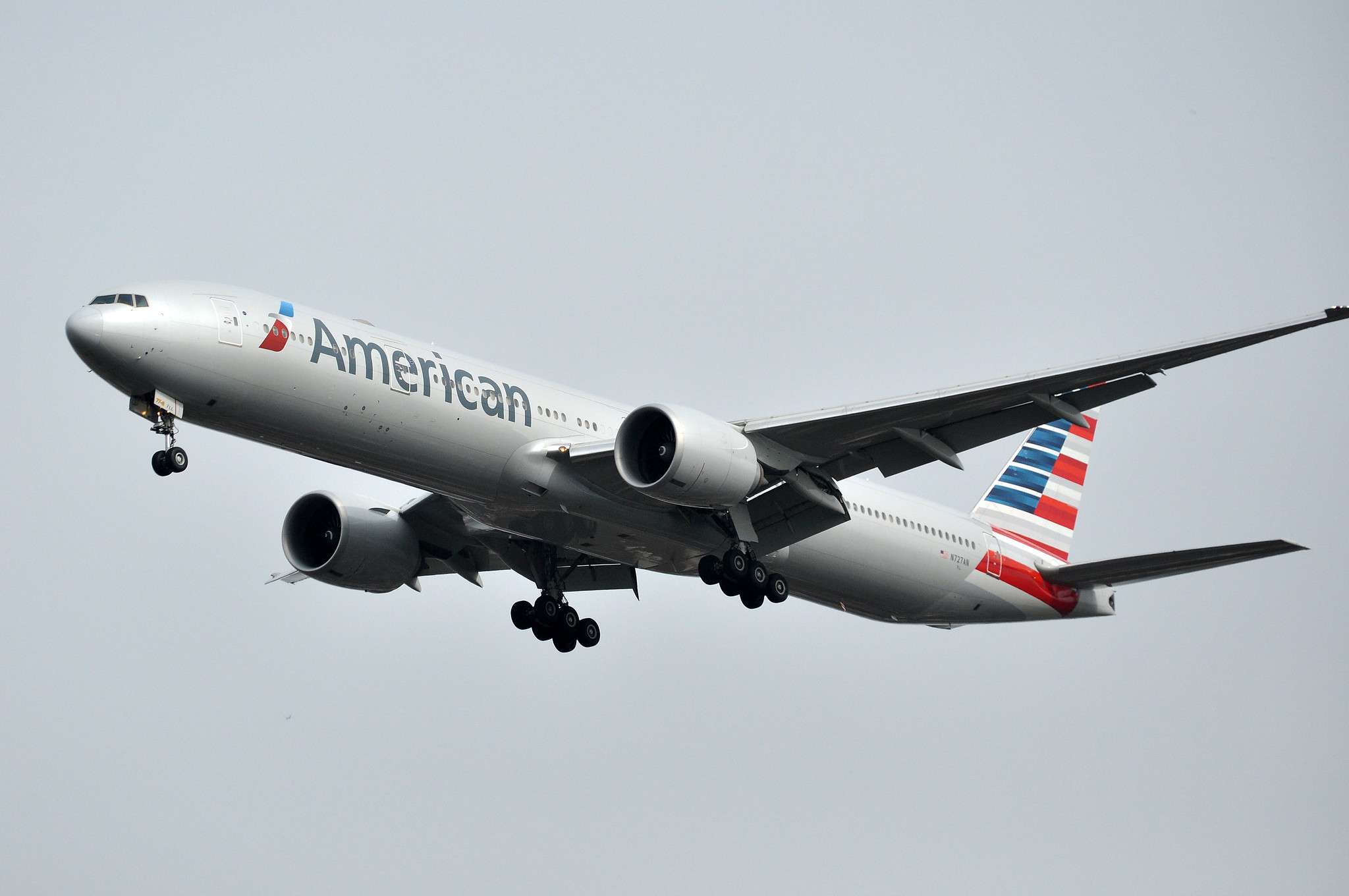 American Airlines Boeing 777 arrives into London Heathrow