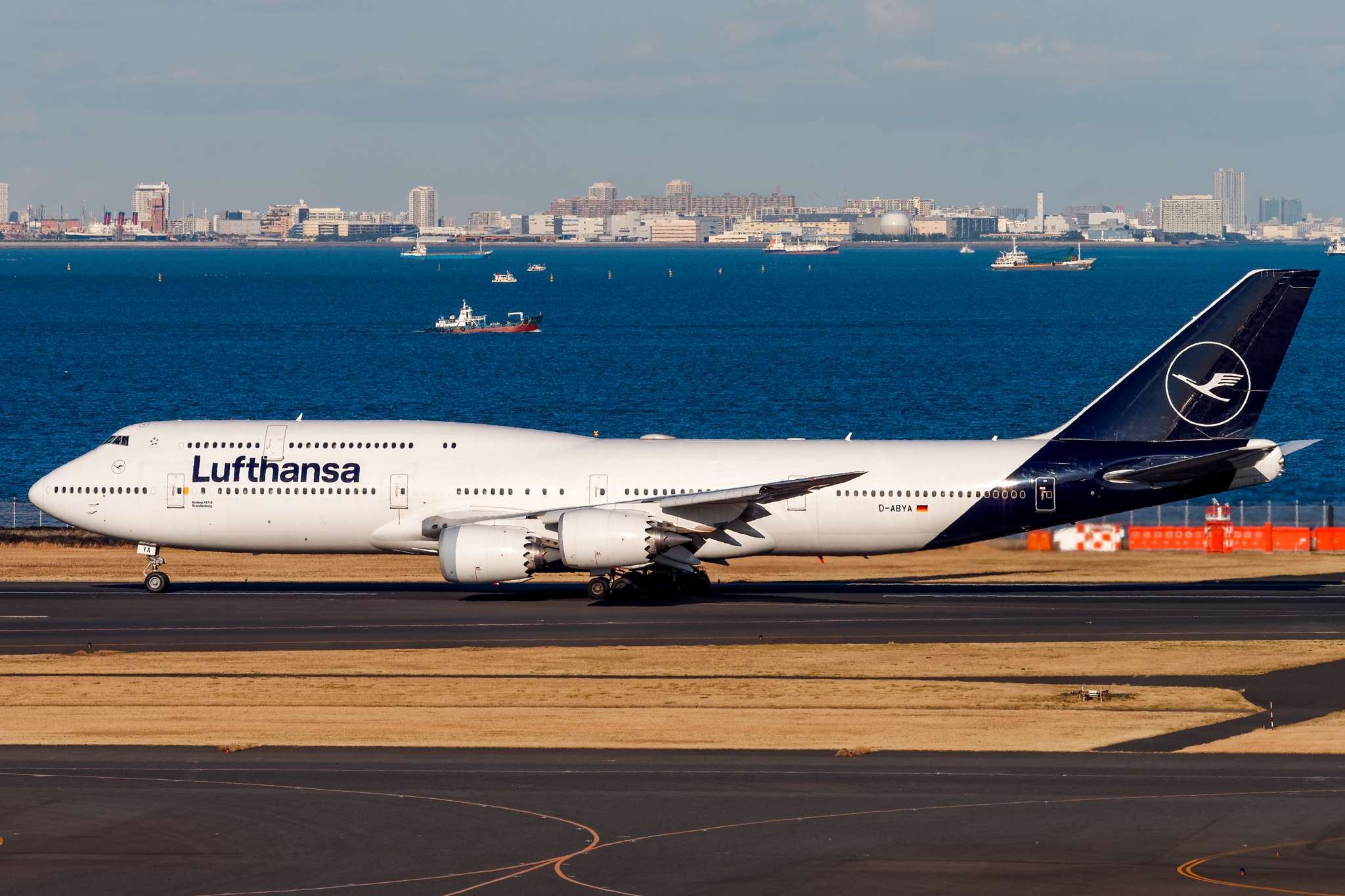 A Lufthansa Boeing 747-8 at Tokyo Haneda