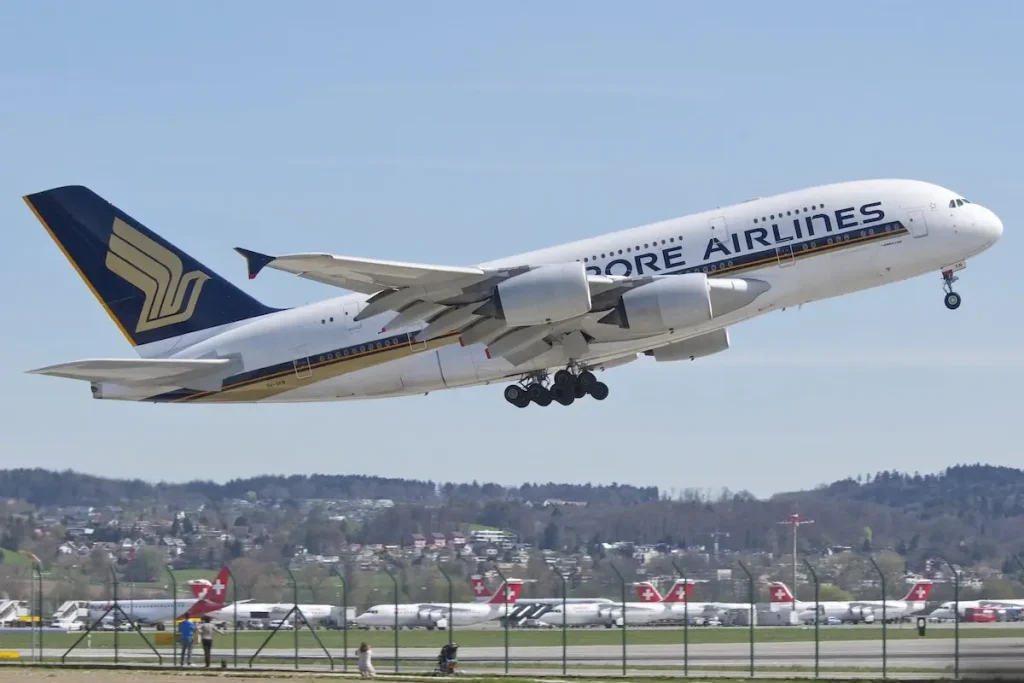 A Singapore Airlines Airbus A380-800 - Photo: Aero Icarus