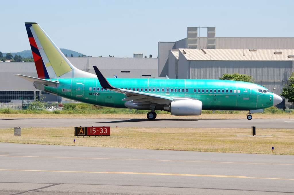 A Boeing 737-700