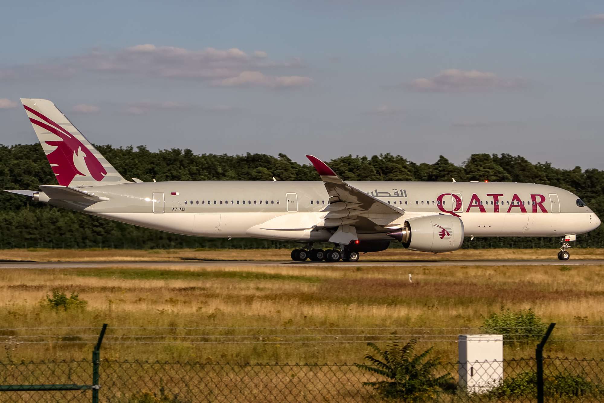 A Qatar Airways Airbus A350-941