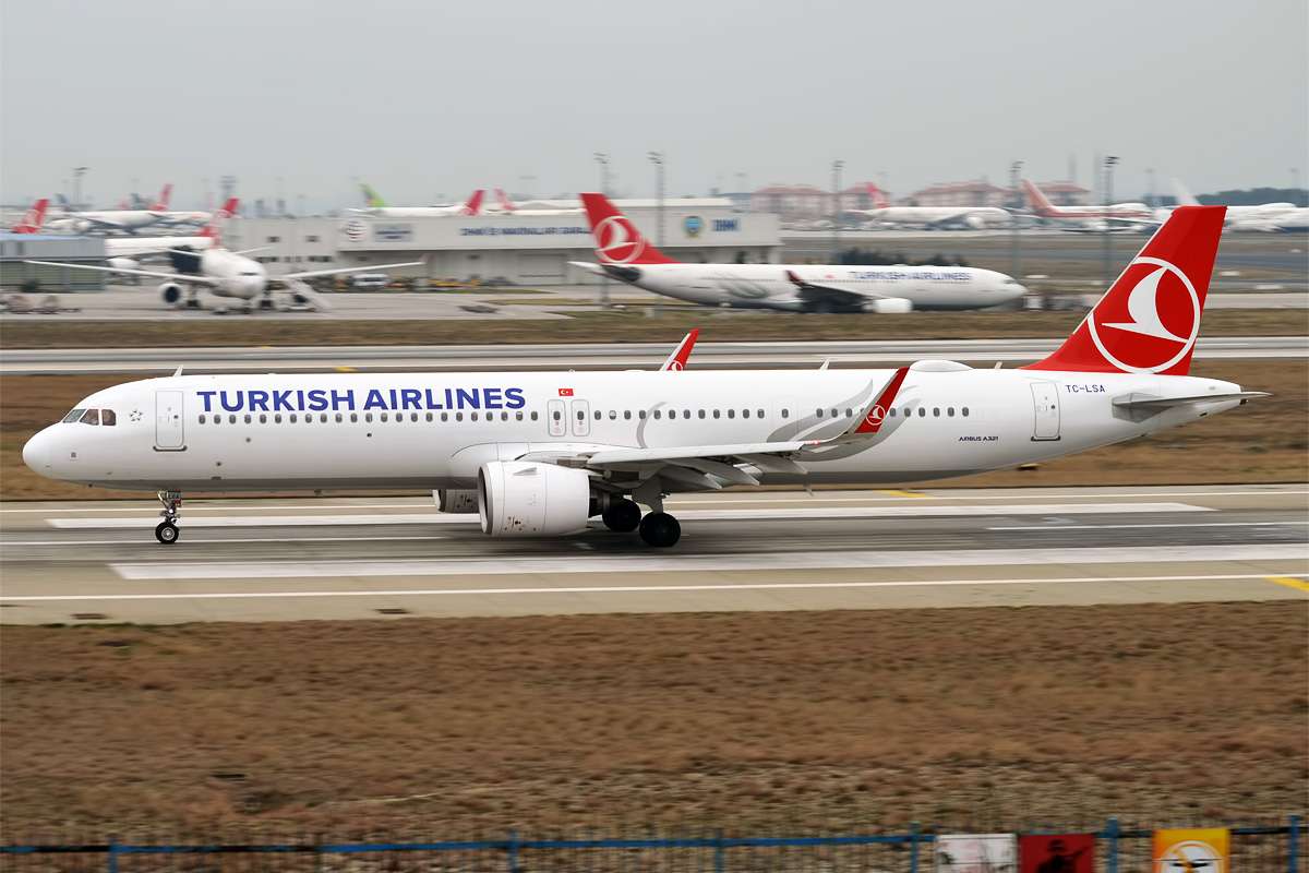 A Turkish Airlines Airbus A321neo at Istanbul Ataurk Airport