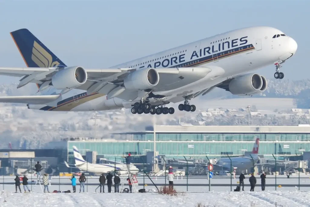 A Singapore Airlines Airbus A380-800 - Photo: Aero Icarus