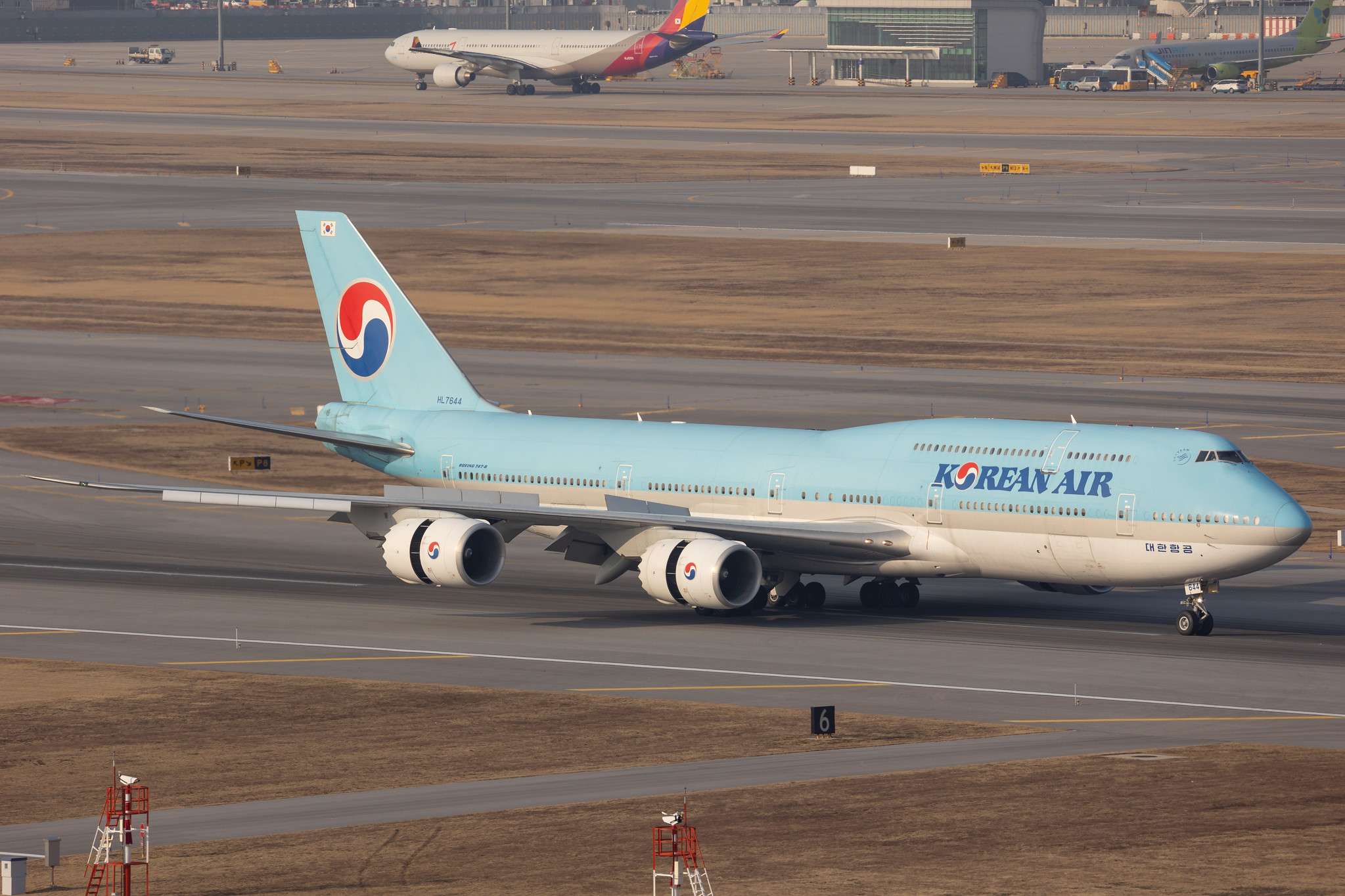 A Korean Air Boeing 747-8