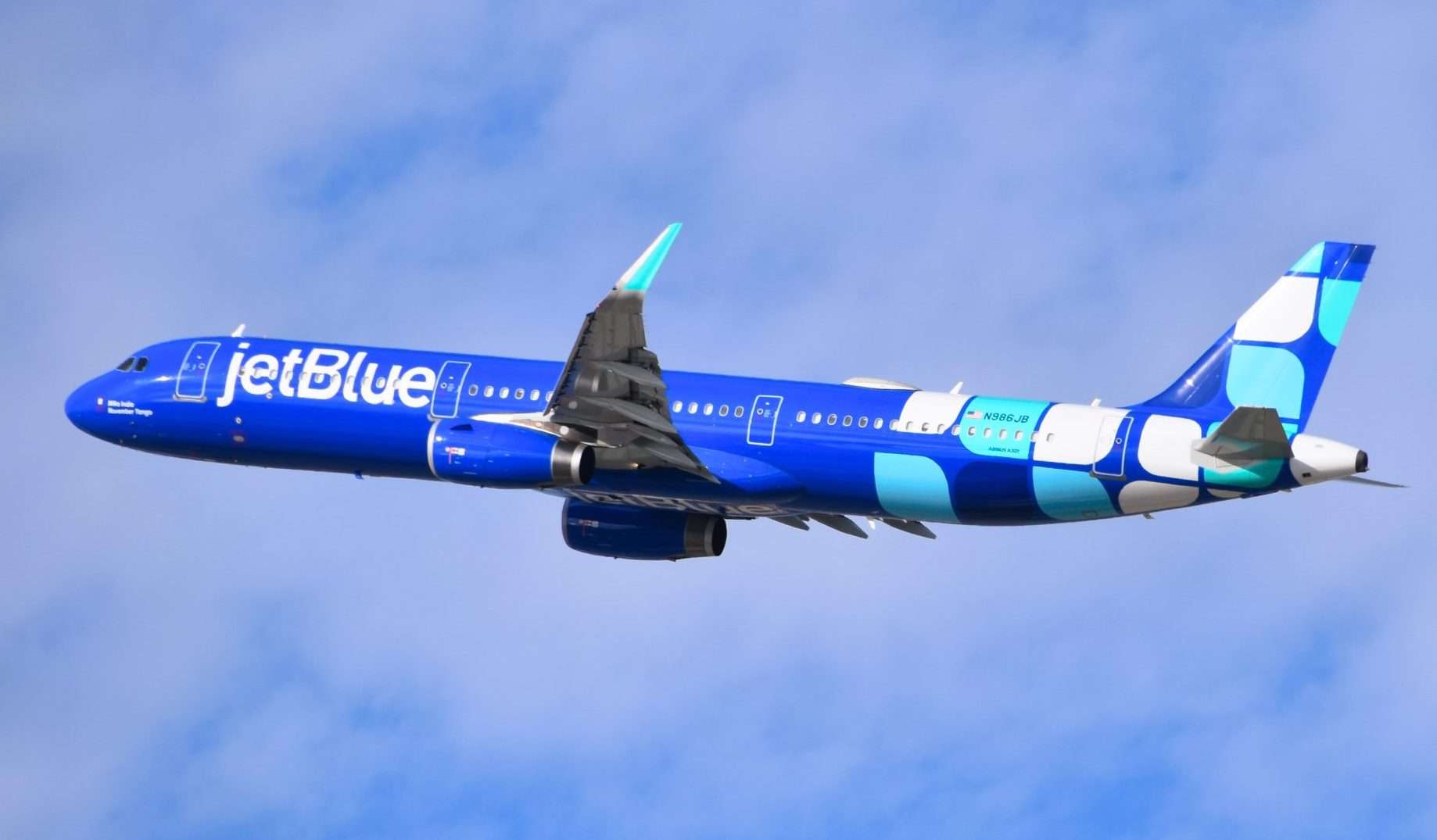 A JetBlue Airbus A321