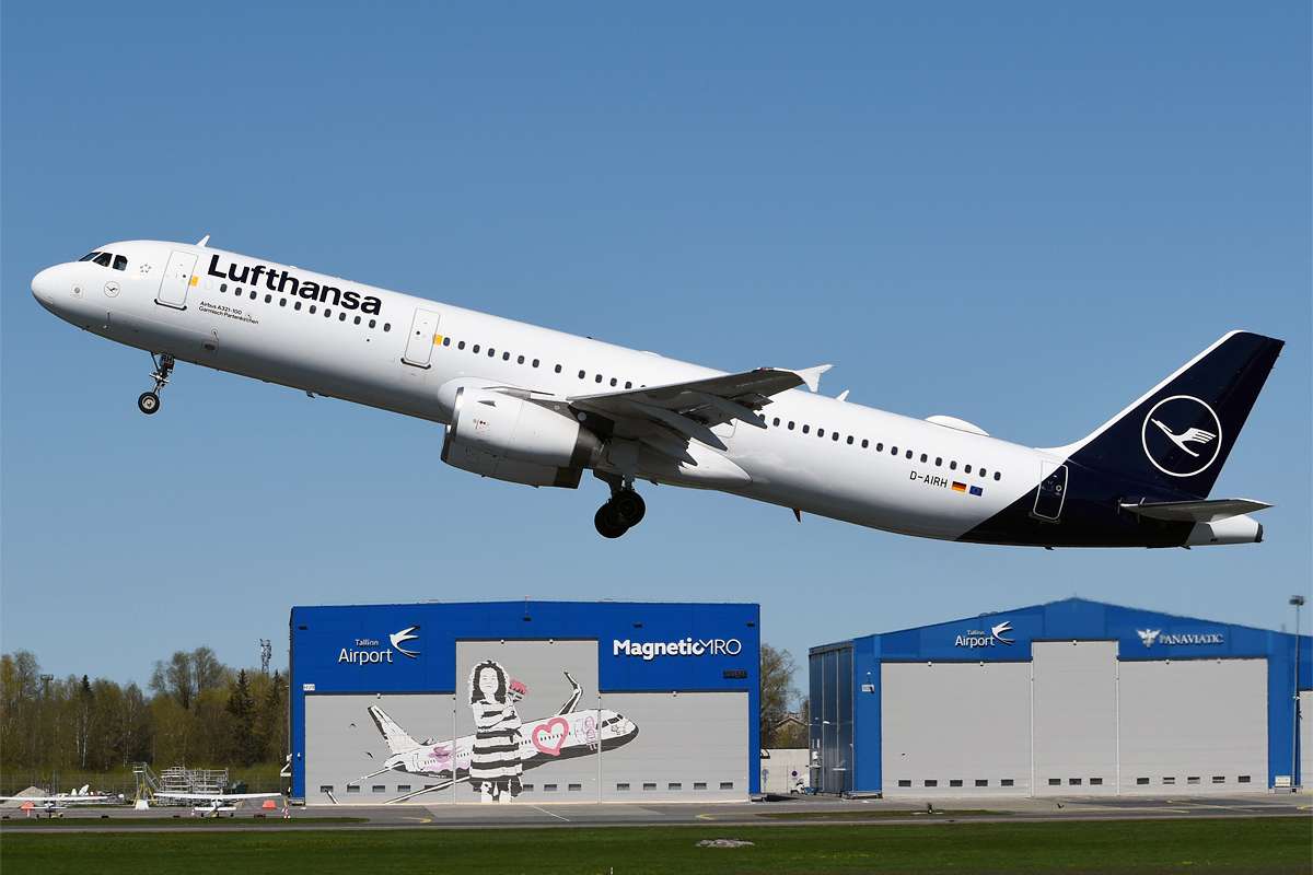 A Lufthansa Airbus A321-131
