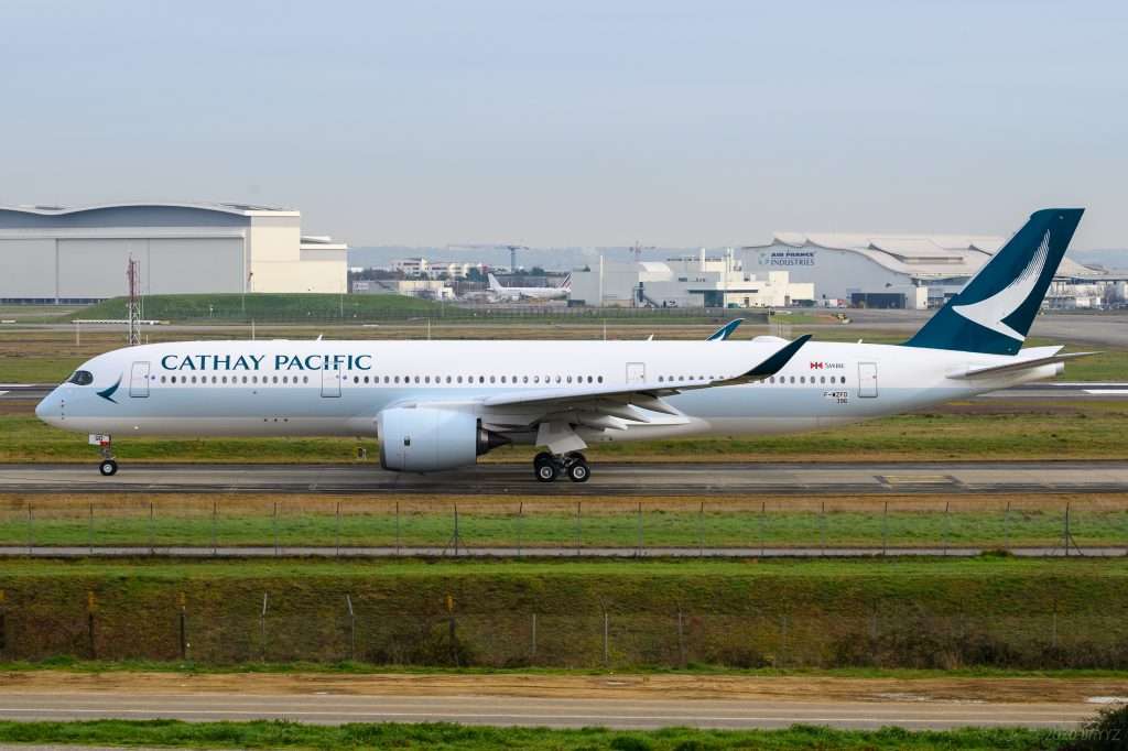 A Cathay Pacific Airbus A350-900