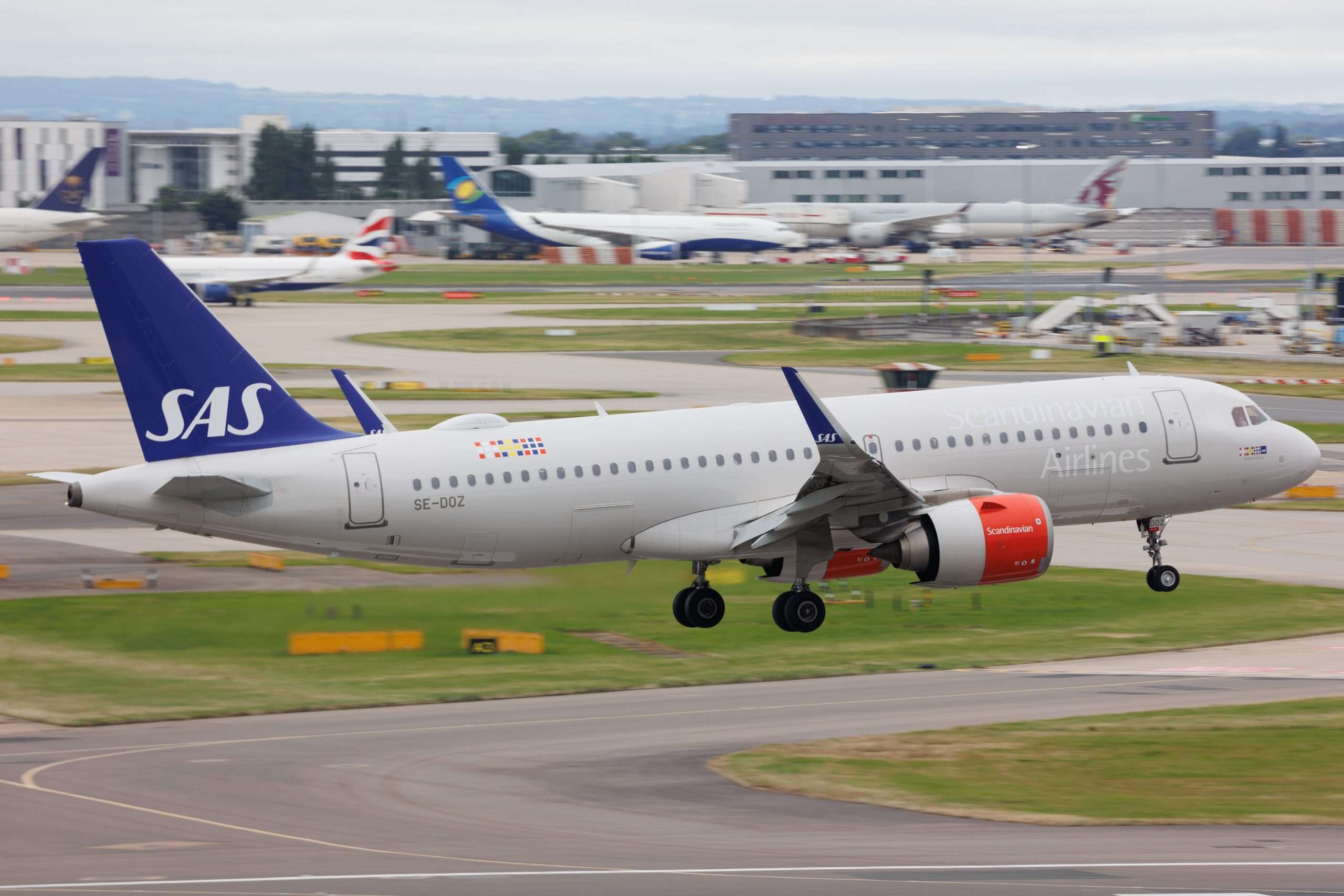 An SAS Airbus A320neo arrives into London Heathrow