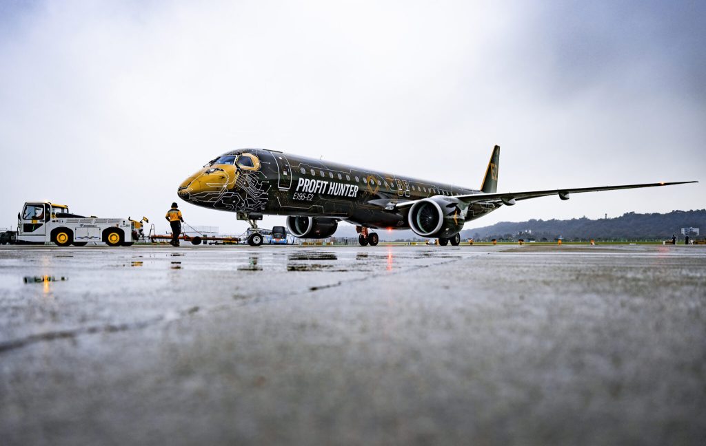 An Embraer E195-E2