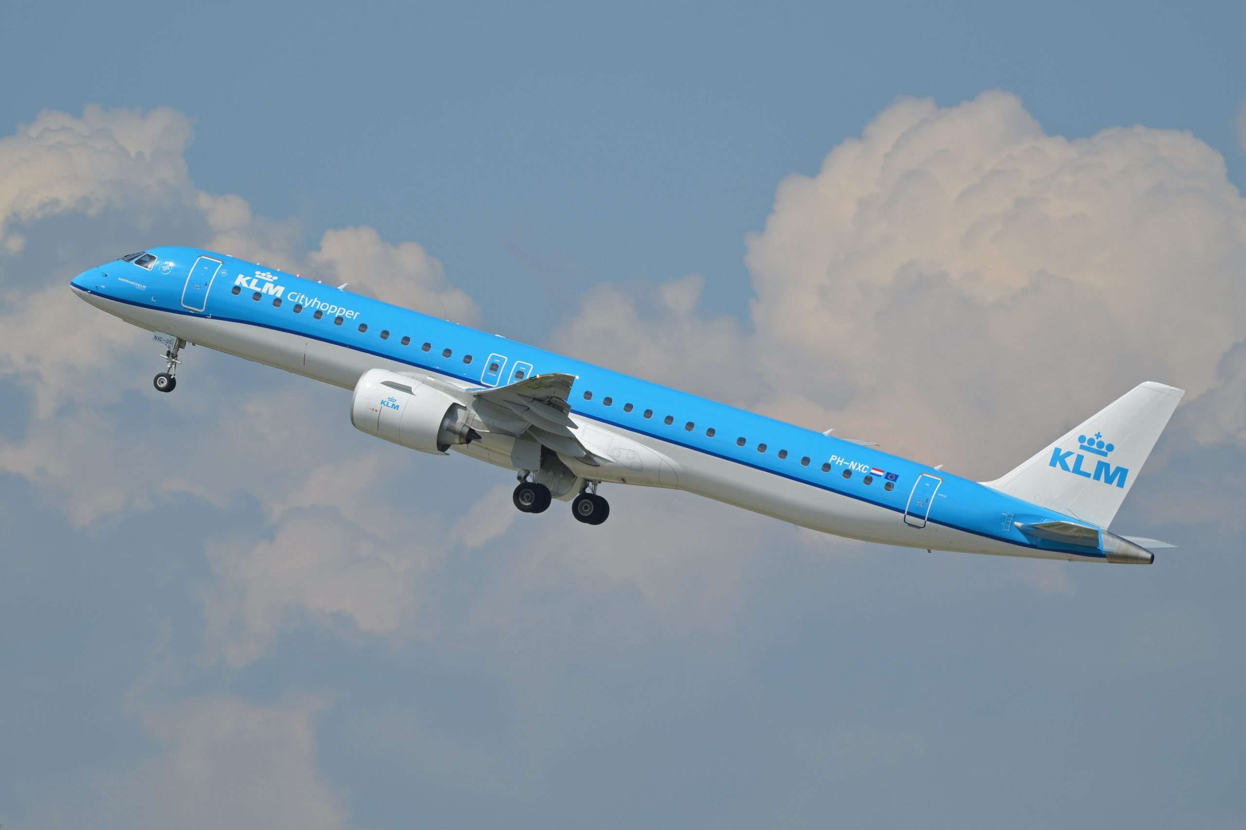 A KLM Cityhopper E195-E2