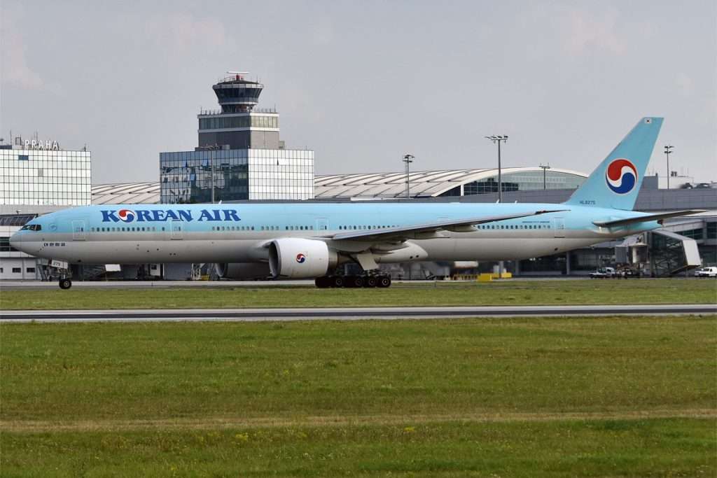 A Korean Air Boeing 777-300ER