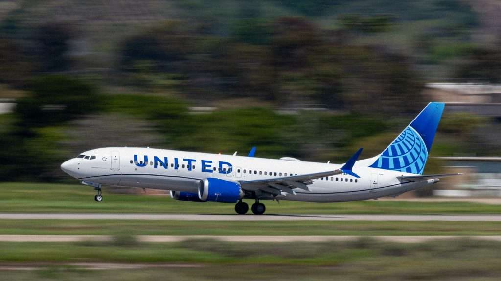 A United Airlines Boeing 737 MAX 8 at Santa Barbara
