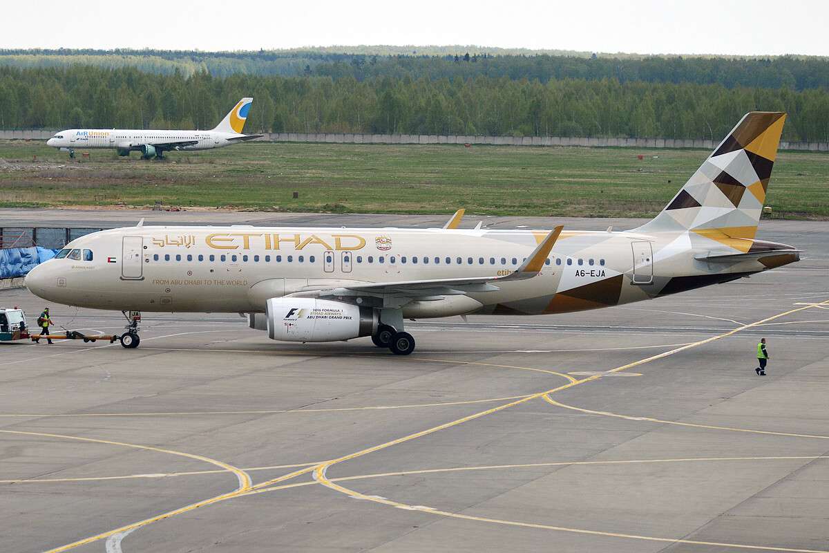 An Etihad Airways Airbus A320-200