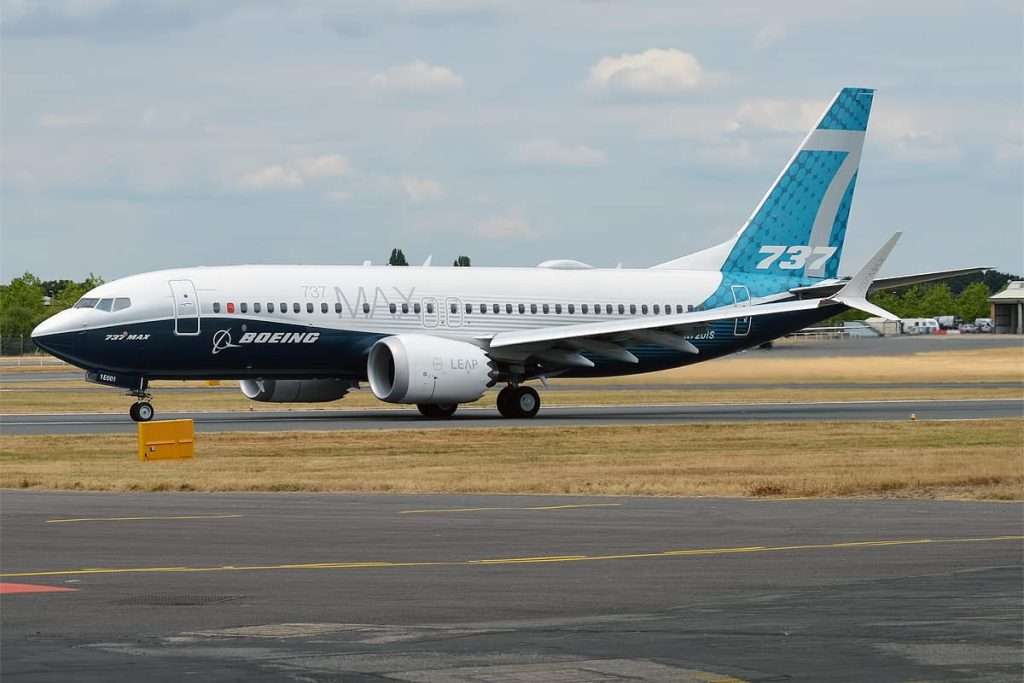 A Boeing 737 MAX 7 operating its first flight