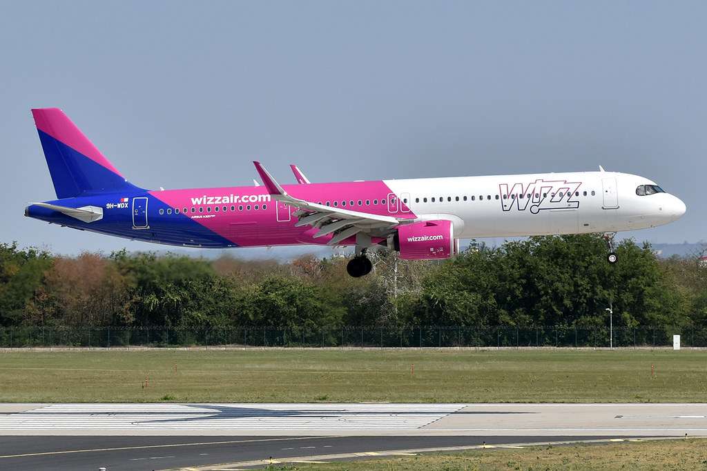A Wizz Air Airbus A321neo