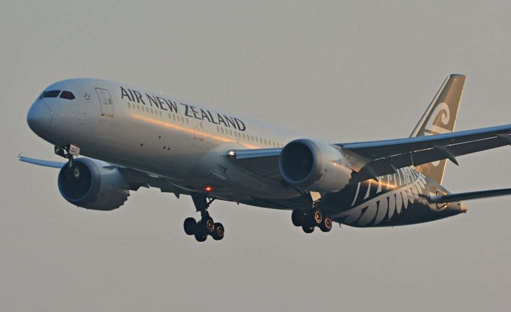 An Air New Zealand Boeing 787-9 Dreamliner arriving into Taipei