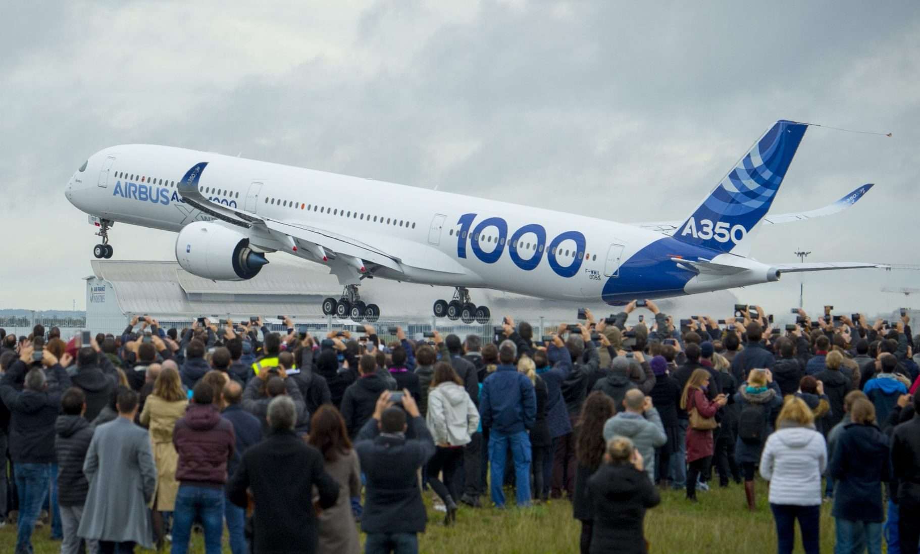 An Airbus A350-1000 departs Toulouse