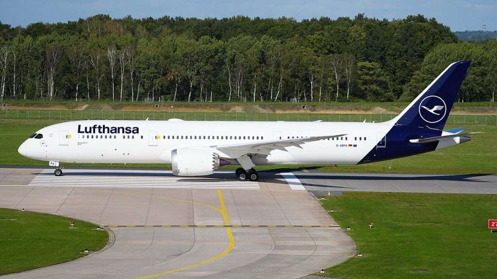 A Lufthansa Boeing 787 Dreamliner in Hannover
