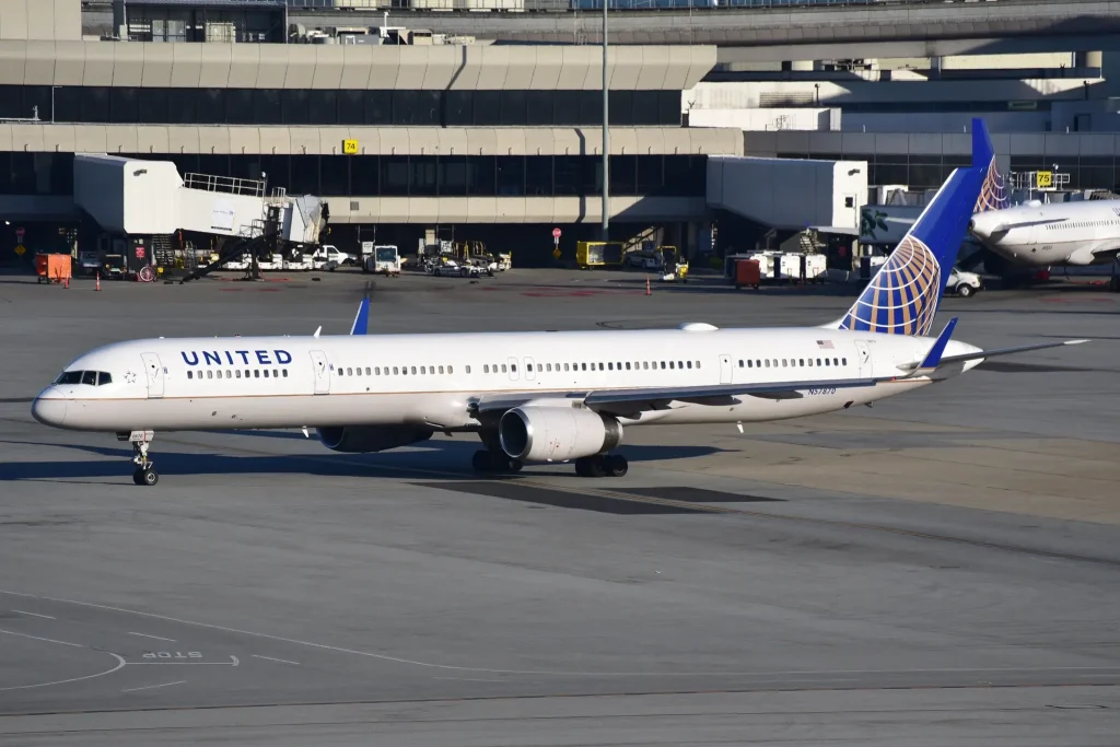 A United Airlines Boeing 757