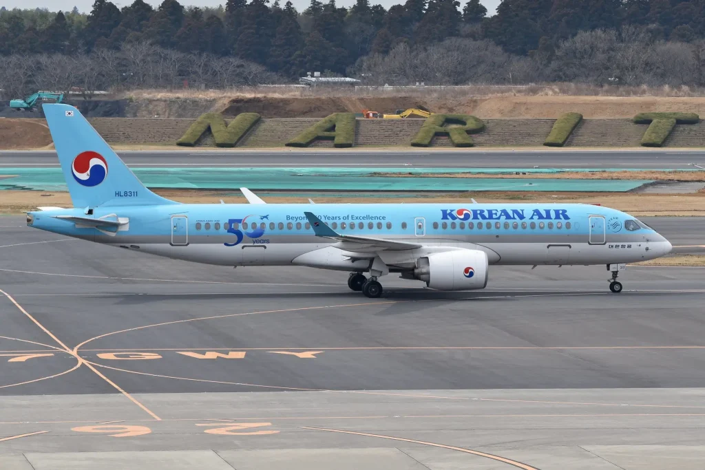 A Korean Air Airbus A220-300