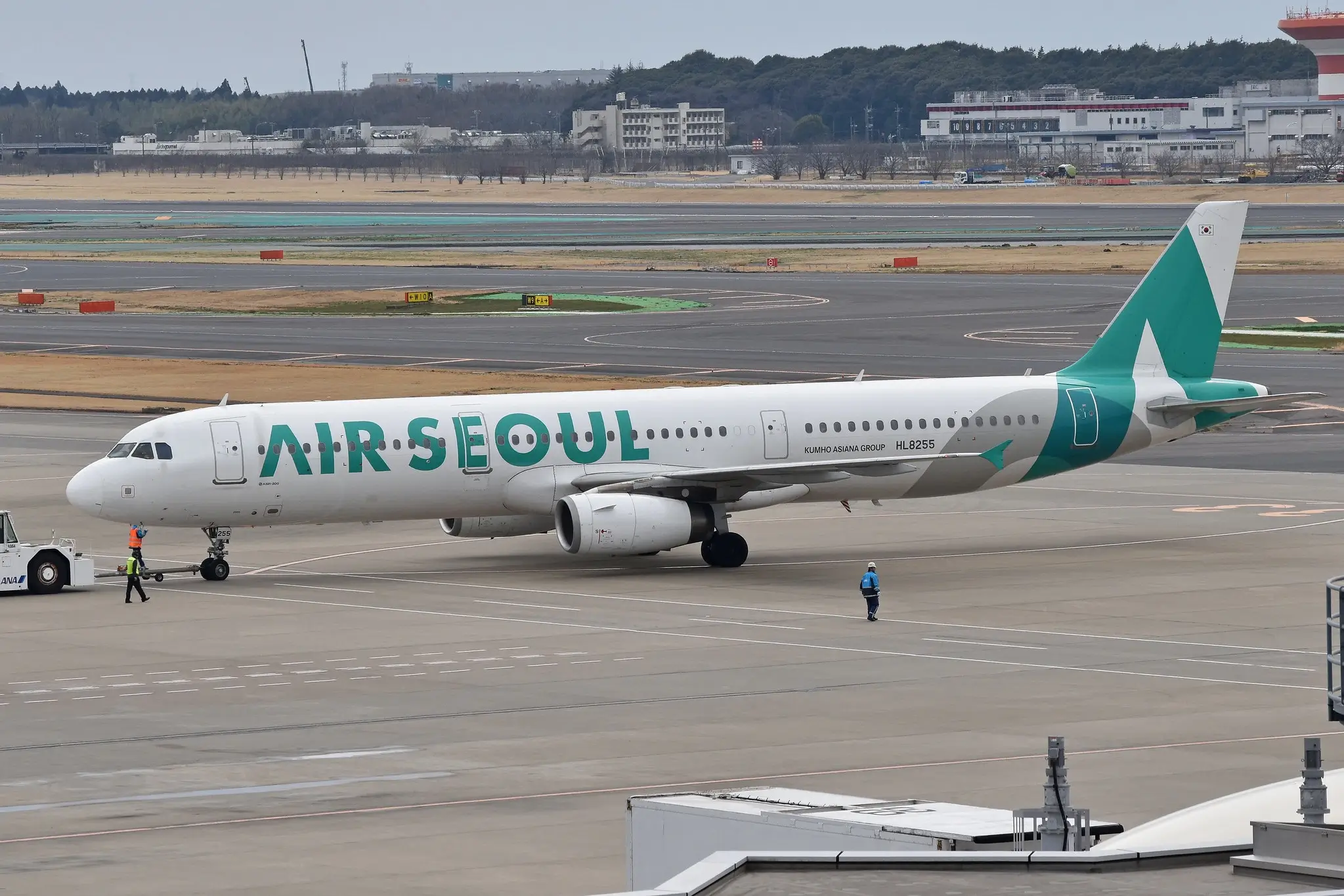 An Air Seoul Airbus A321