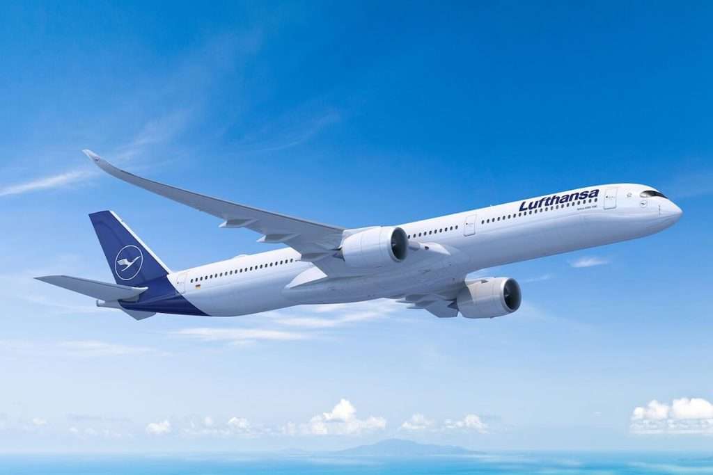 A Lufthansa Airbus A350-1000