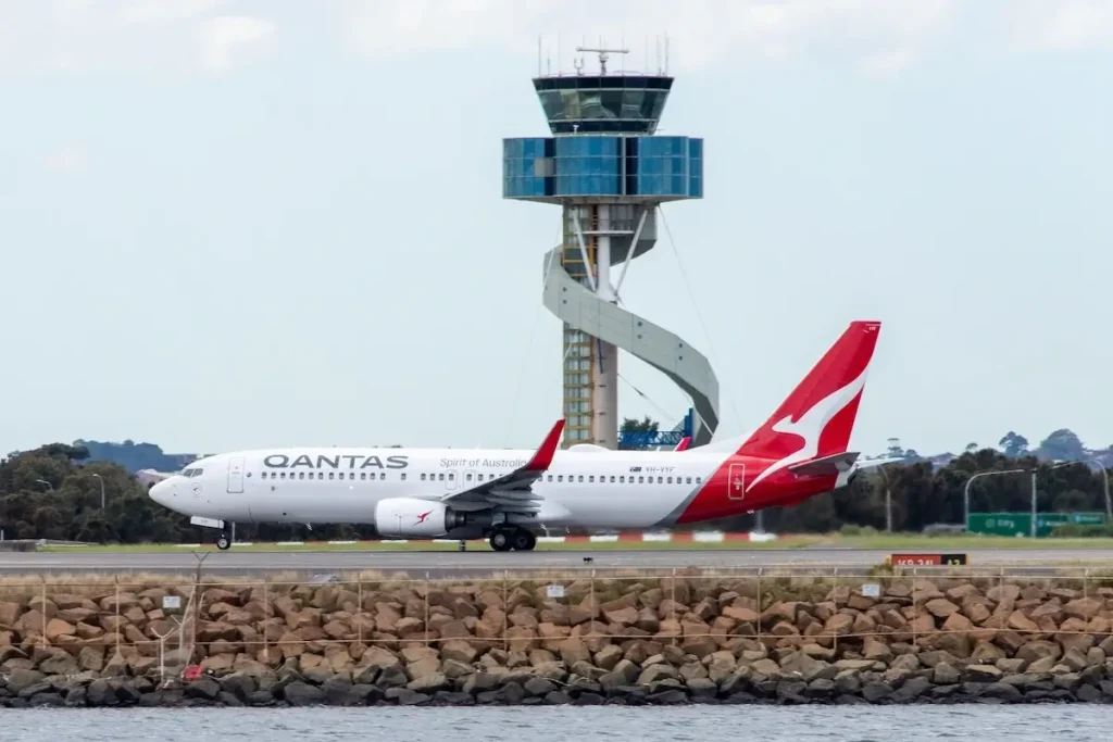 A Qantas Boeing 737-800 in Sydney