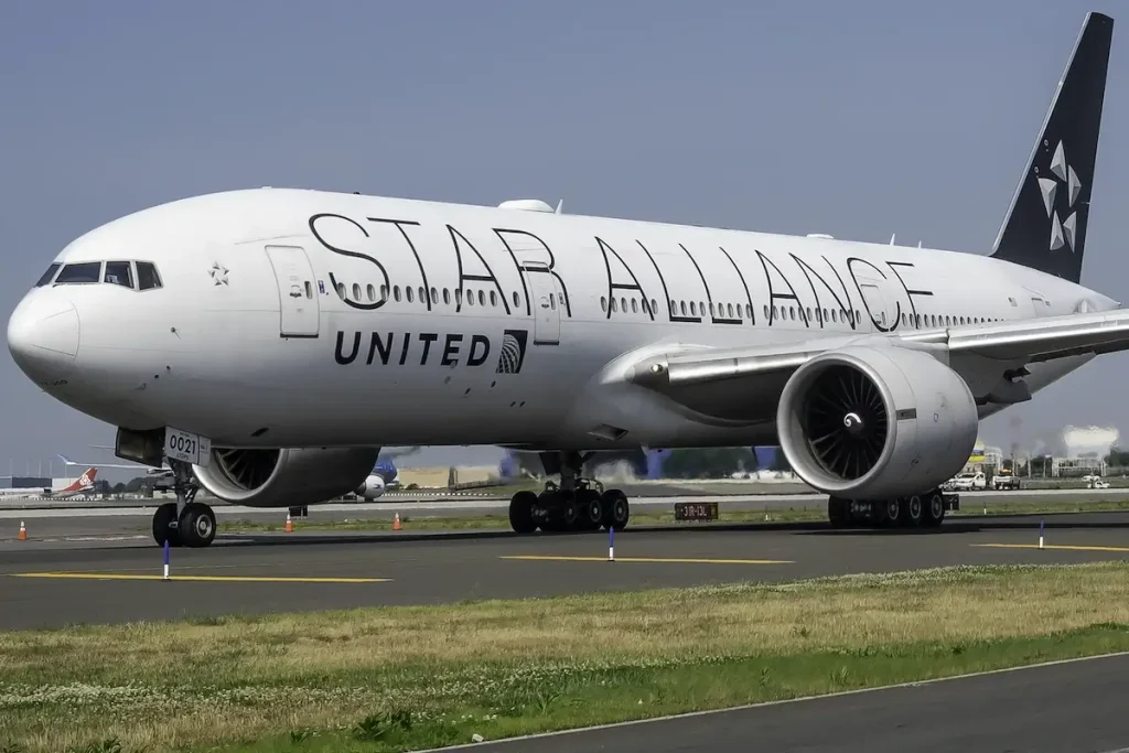 A United Airlines Boeing 777