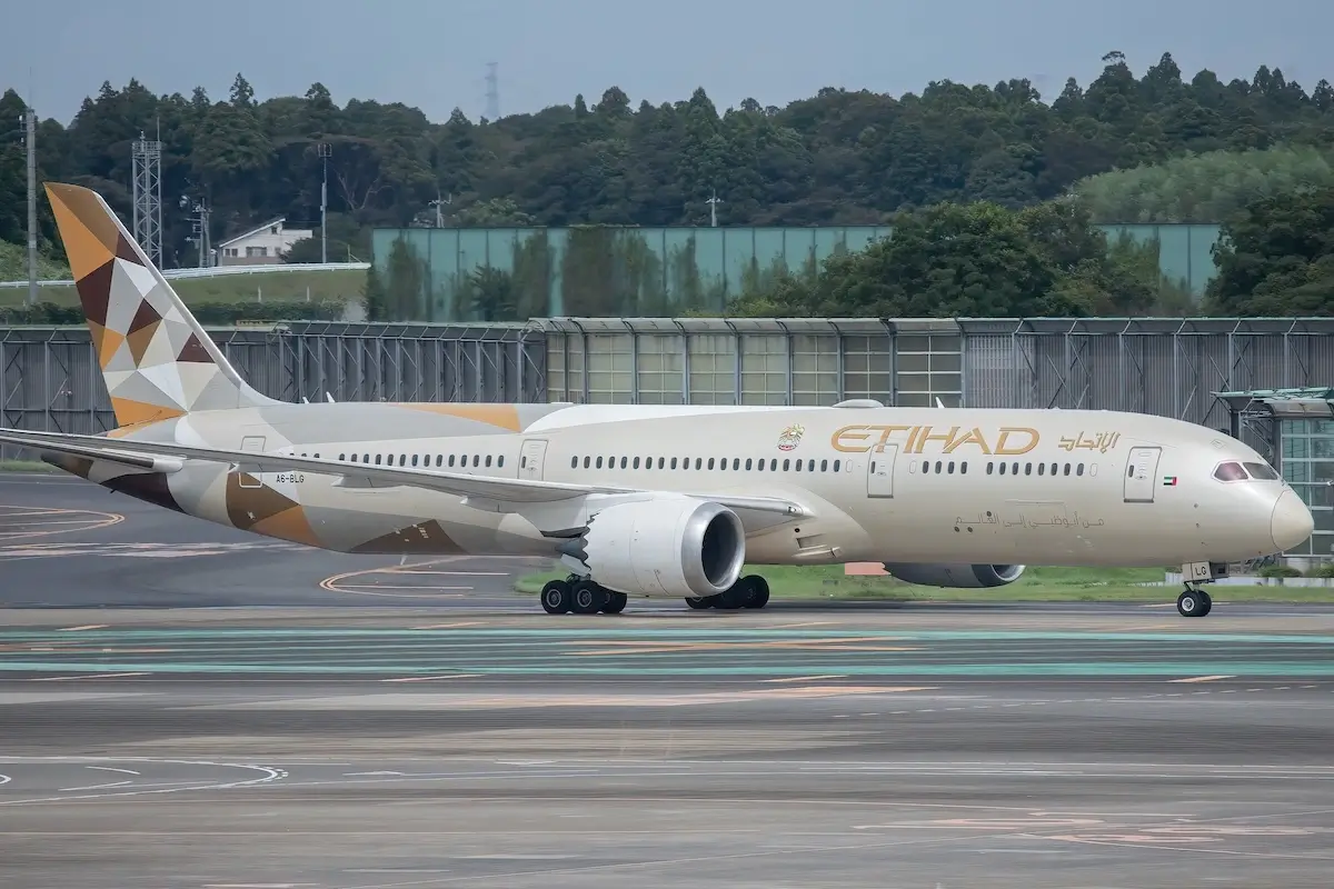 An Etihad Airways Boeing 787-9 Dreamliner at Tokyo Narita