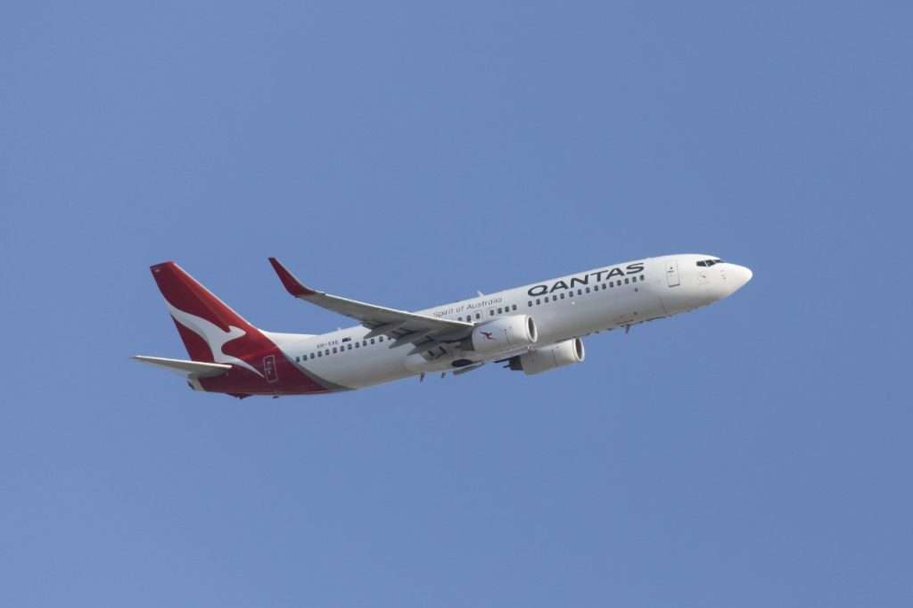 A Qantas Boeing 737-800