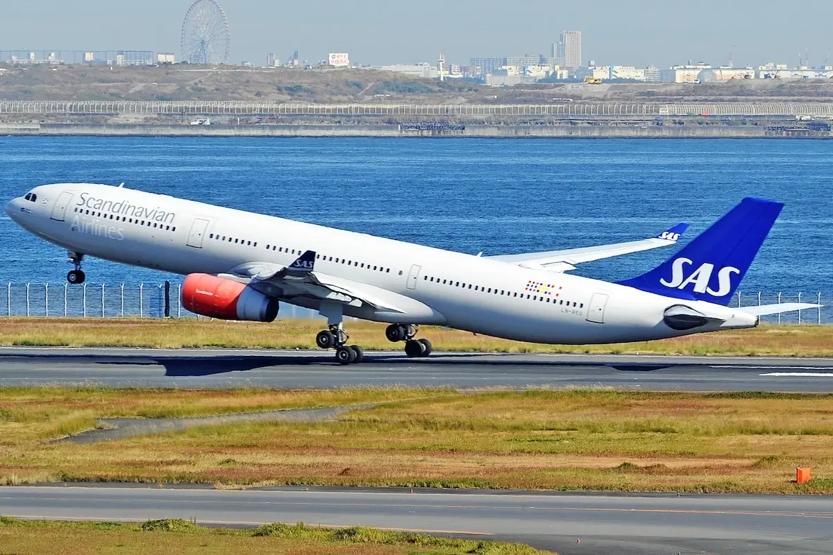 SAS Airbus A330-300 departs Tokyo Haneda