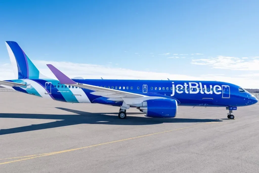 A JetBlue Airbus A220