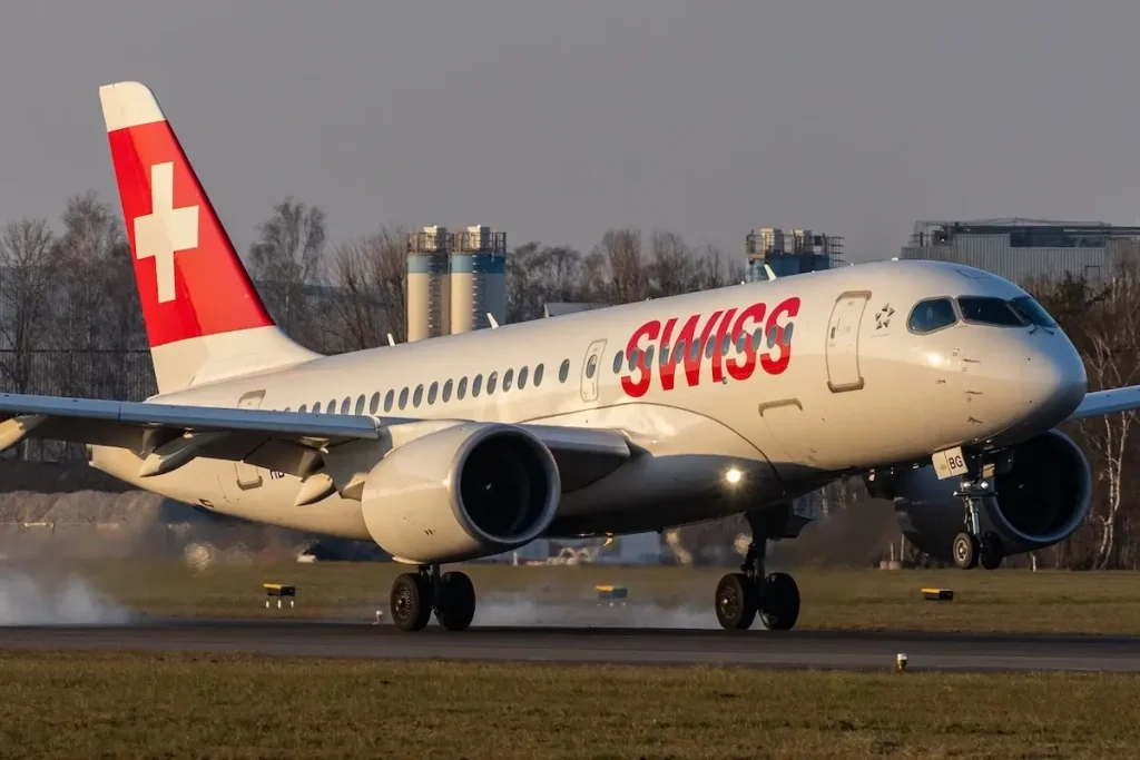An Airbus A220-100 with SWISS