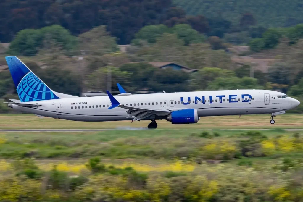 A United Airlines Boeing 737 MAX 9