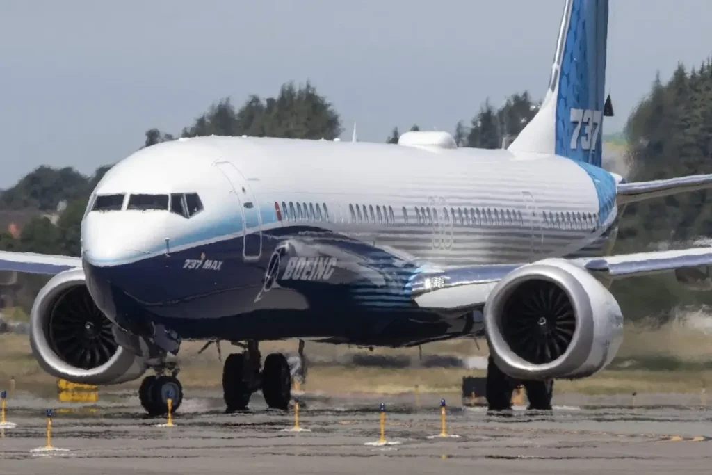 A Boeing 737 MAX 10