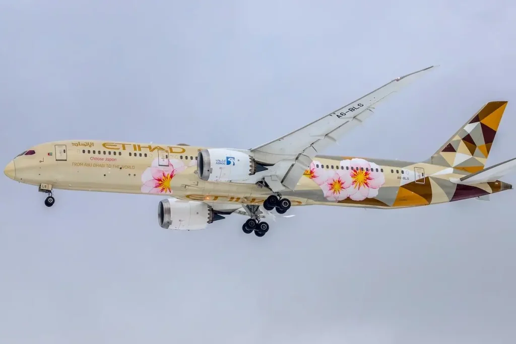 An Etihad Airways Boeing 787-9 Dreamliner