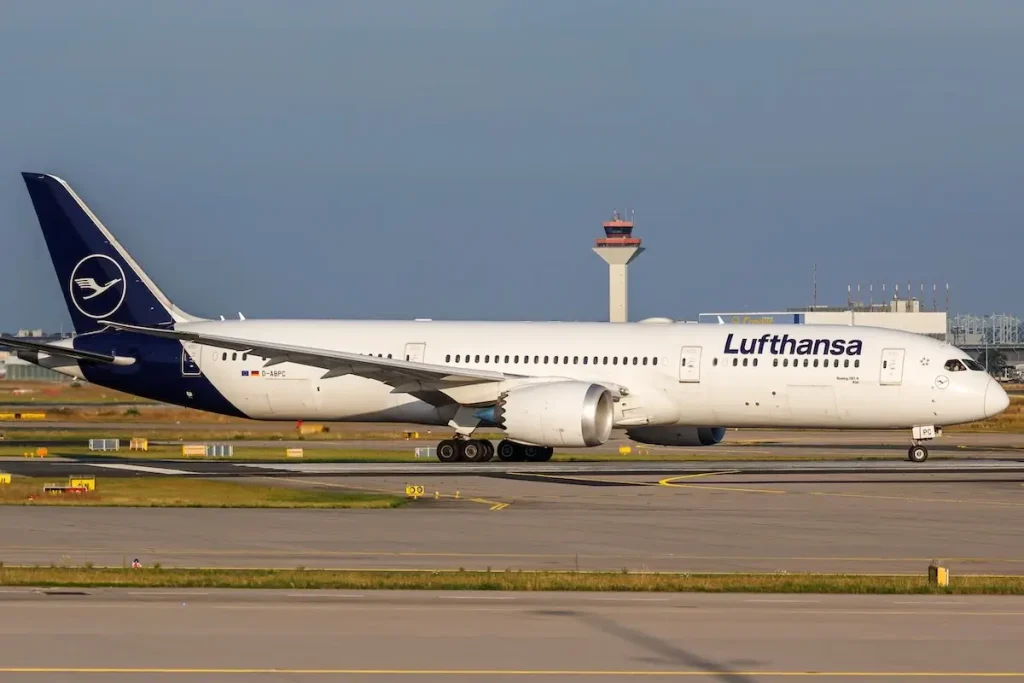 A Lufthansa Boeing 787 Dreamliner