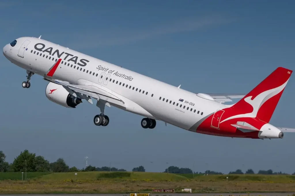 The First Qantas Airbus A321XLR departs Hamburg