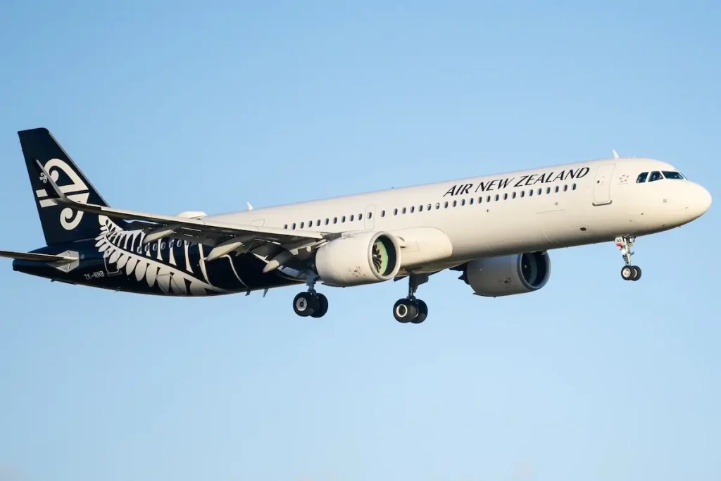 Air New Zealand ZK-NNB Airbus A321-271NX flying towards Auckland International Airport.