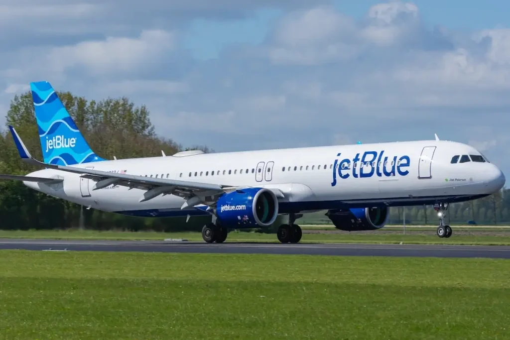A JetBlue Airbus A321XLR in Amsterdam